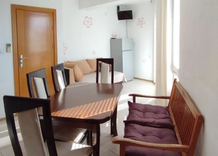 Sea View Family Saint Апартамент